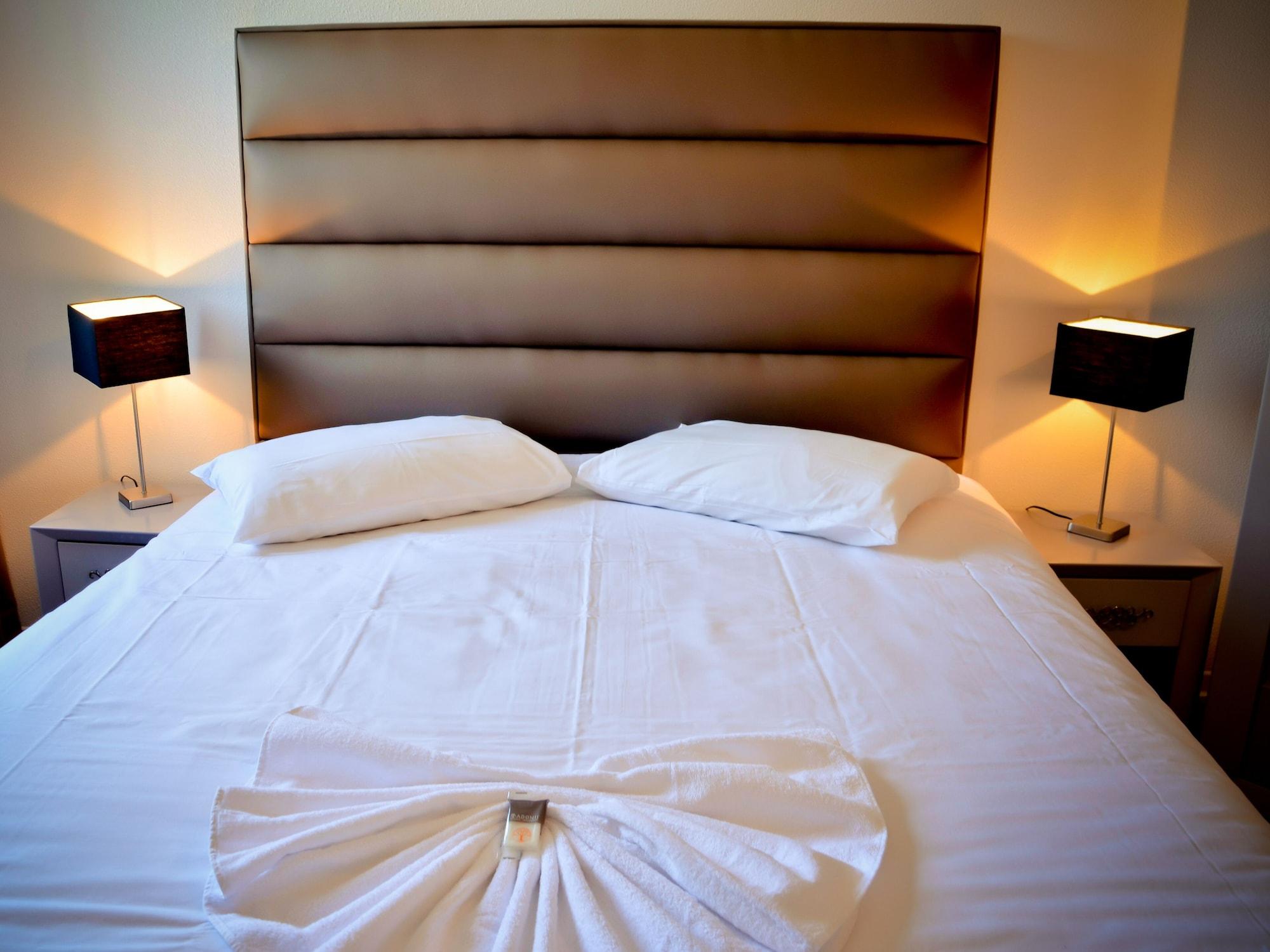 Adonis Hotel Bayonne Lahonce Bagian luar foto