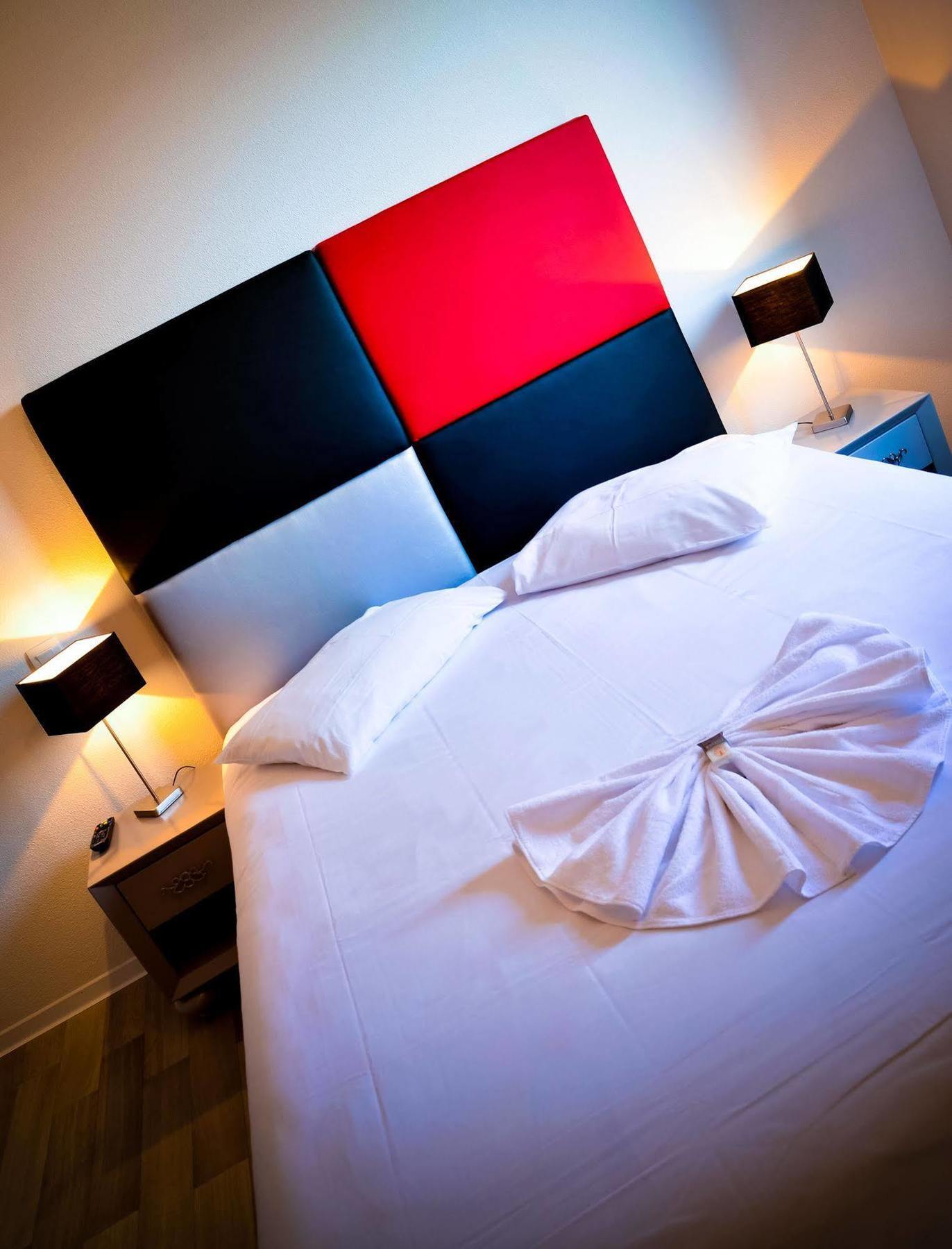 Adonis Hotel Bayonne Lahonce Bagian luar foto